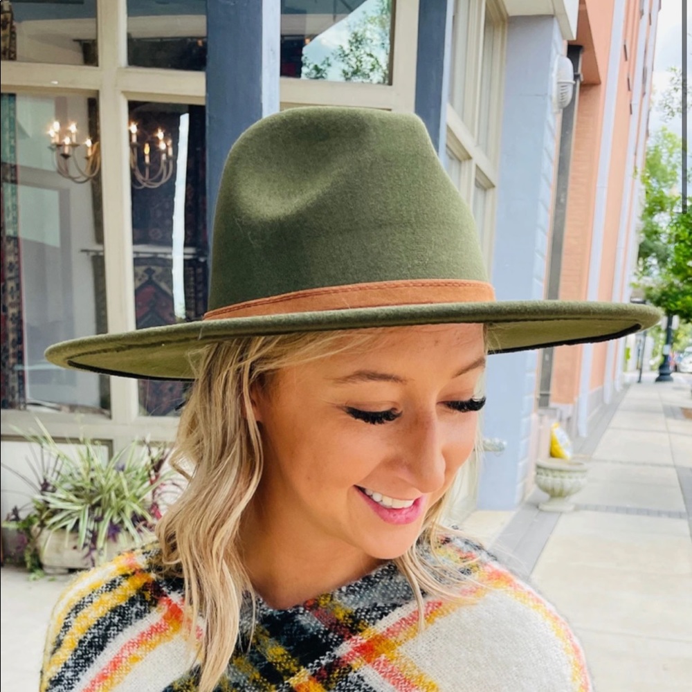 Felt hat with brown trim
